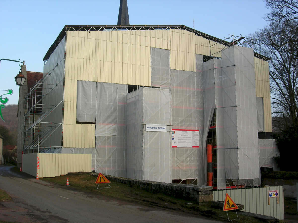 chantier_eglise_de_la_bussiere_sur_ouche_echafadauge_et_couverture_temporaire_realise_au_sein_de_la_societe_2m_en_tant_que_conducteur_de_travaux_light
