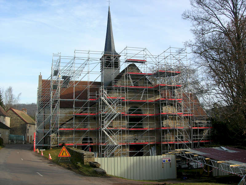 chantier_eglise_de_la_bussiere_sur_ouche_echafadauge_et_couverture_temporaire_light